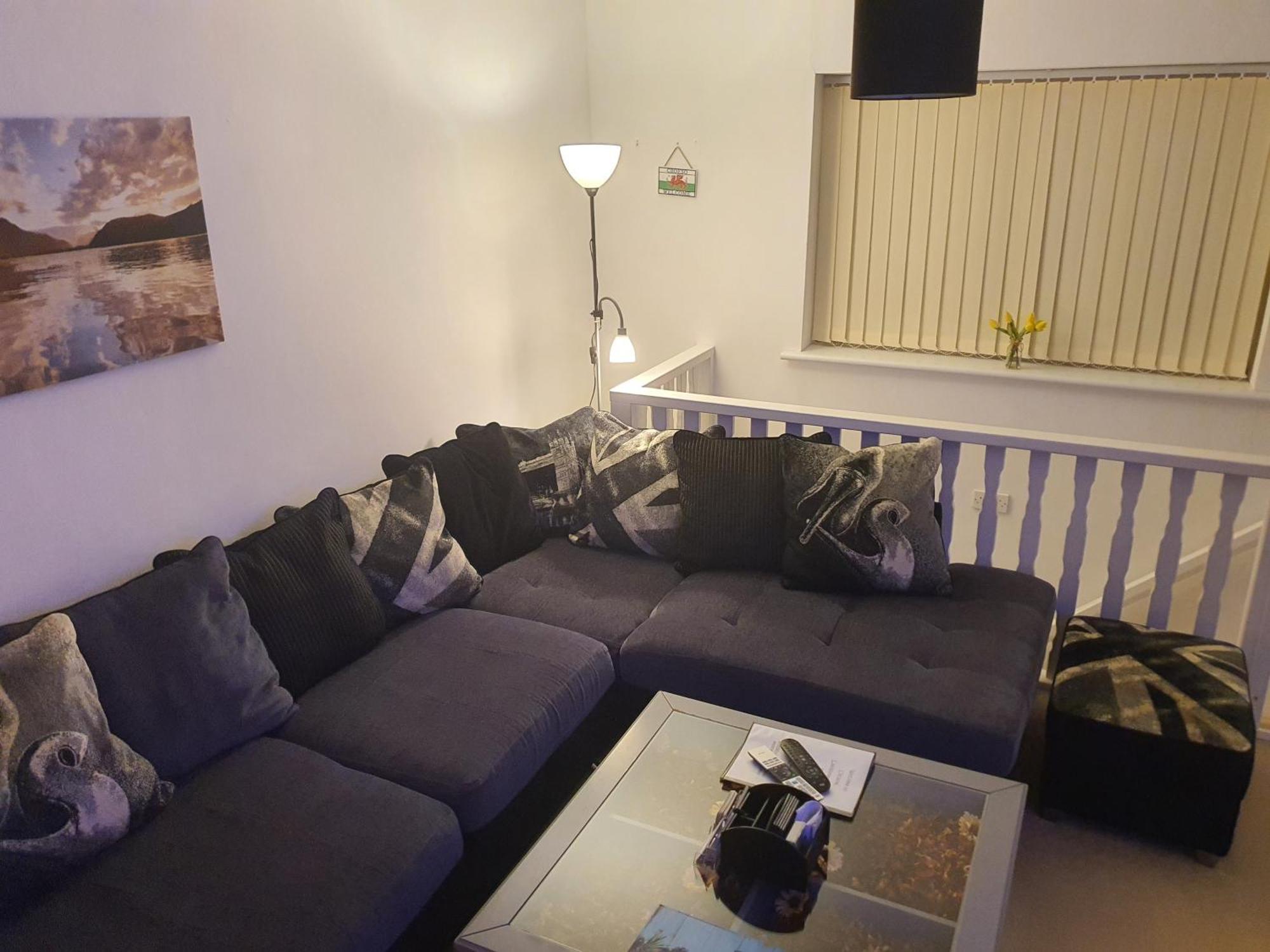 Idyllic 2 Bedroom Self-Contained Upsidedown Annexe لاندريندود ويلز المظهر الخارجي الصورة